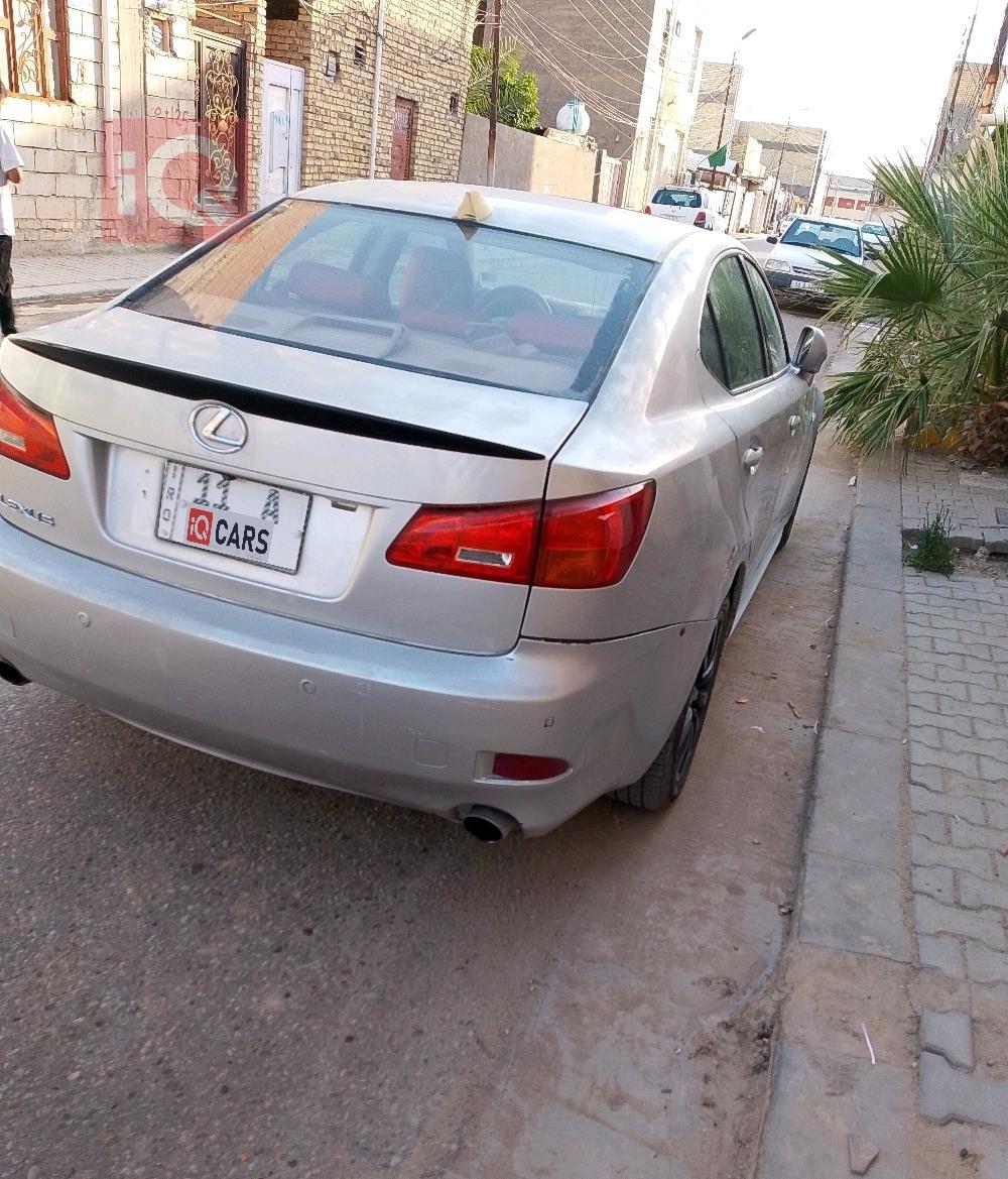 لكزس IS